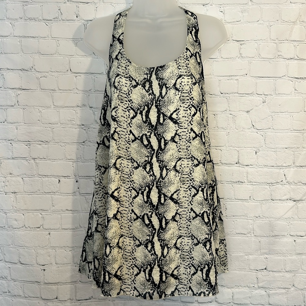 Tobi lined backless animal print flowy dress